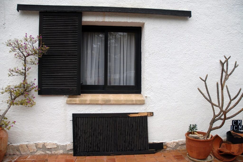 Damaged shutter